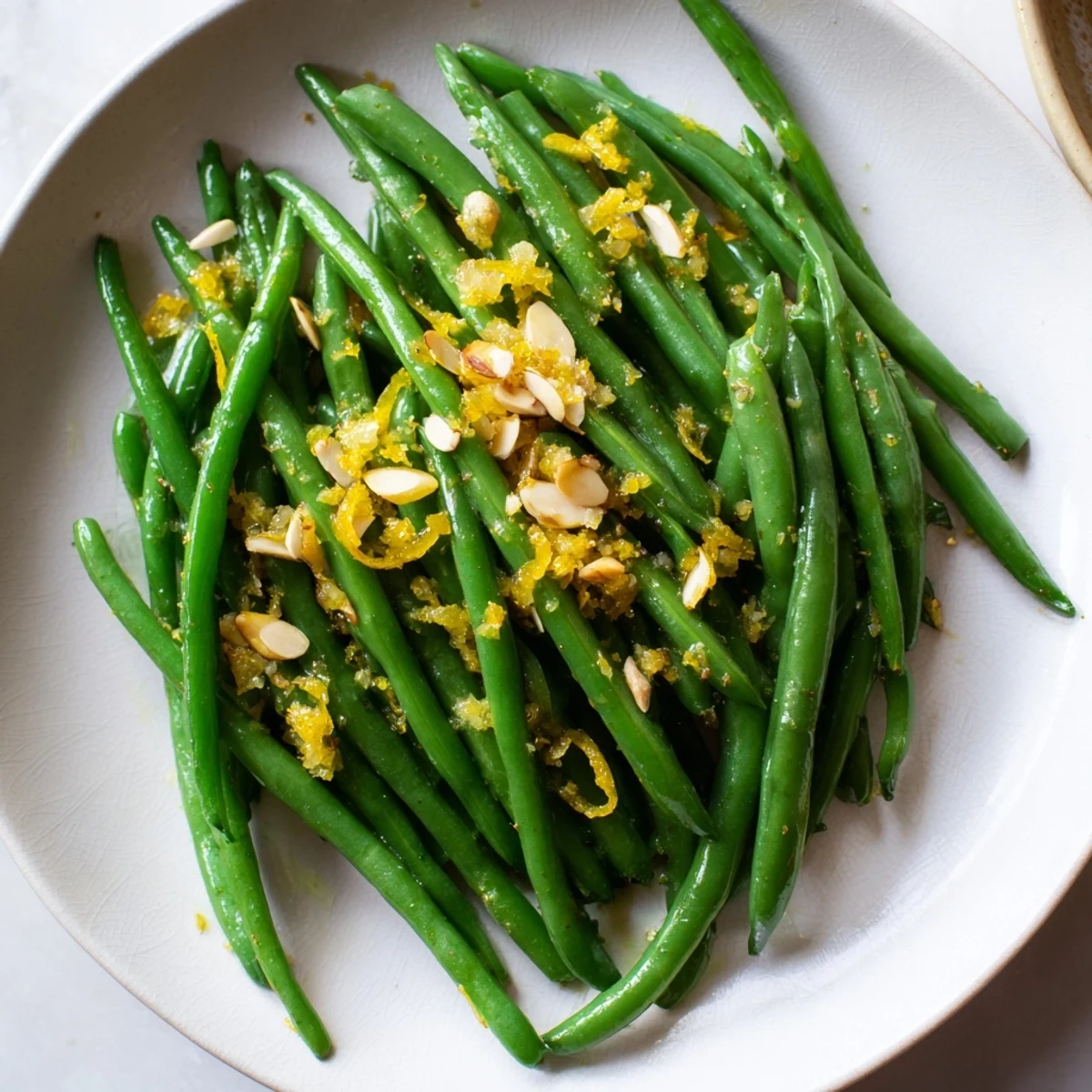 Lemon Garlic Green Beans with Almonds: a colorful side dish featuring vibrant green beans, garlic, and toasted almonds.